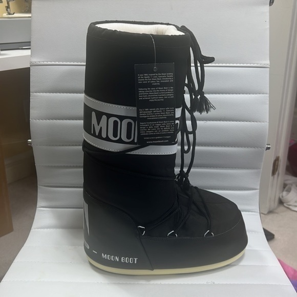Moon Boot Shoes - Moon boots size 42/44 USA size 9/10,5